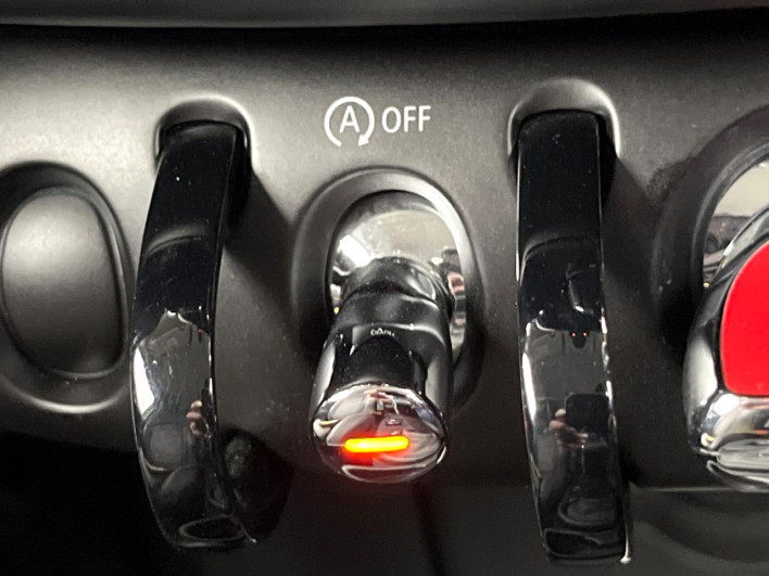 2021 Rover Mini 3DA-XV15MW (UW-6a2390ef04e91)[18]