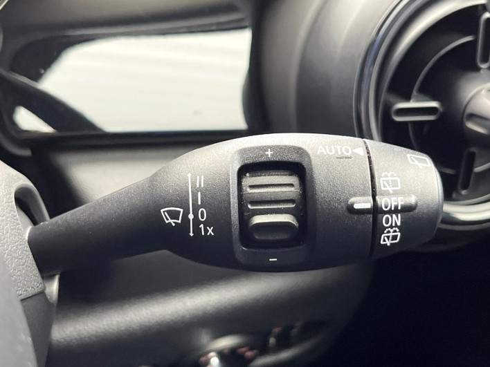 2021 Rover Mini 3DA-XV15MW (UW-6a2390ef04e91)[9]