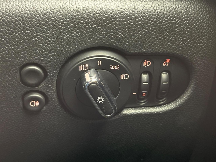 2021 Rover Mini 3DA-XV15MW (UW-6a2390ef04e91)[6]