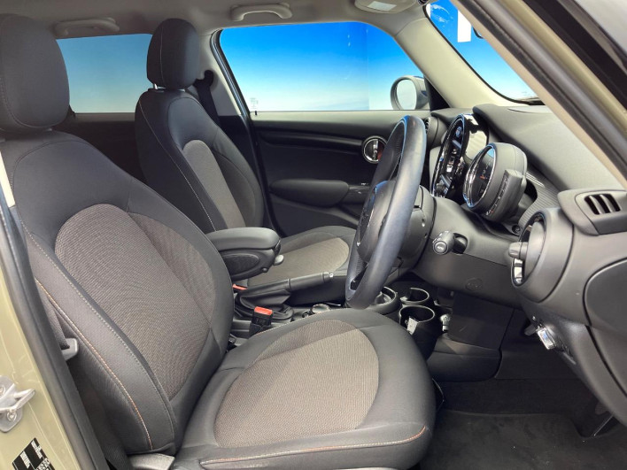 2019 Rover Mini DBA-XU15M (UW-6a2390f0aba4d)[27]