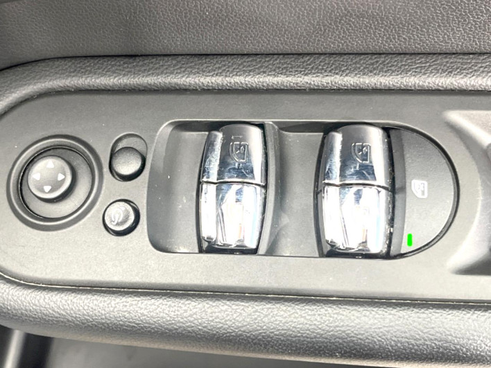 2017 Rover Mini LDA-YT20 (UW-6a2390f11fc57)[21]