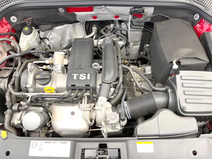 2016 Volkswagen The Beetle DBA-16CBZ (UW-6a2390f3957f1)[4]