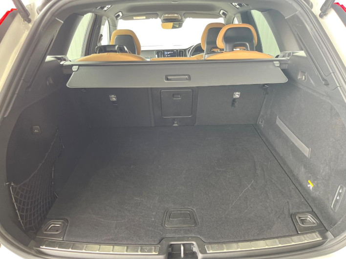 2018 Volvo XC60 LDA-UD4204TXC (UW-6a2390f63eb1b)[19]