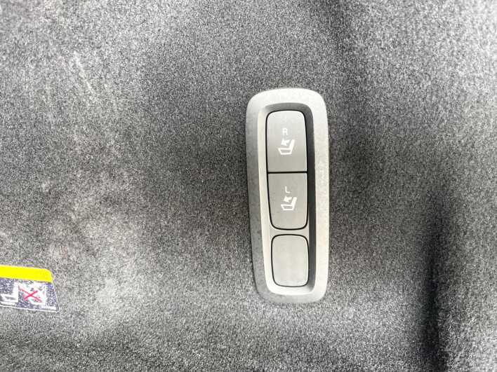 2018 Volvo XC60 LDA-UD4204TXC (UW-6a2390f63eb1b)[21]