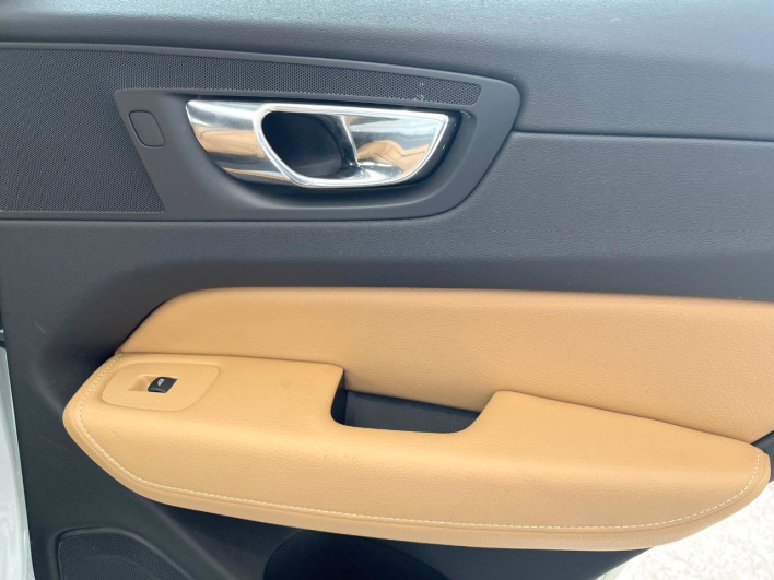 2018 Volvo XC60 LDA-UD4204TXC (UW-6a2390f63eb1b)[10]