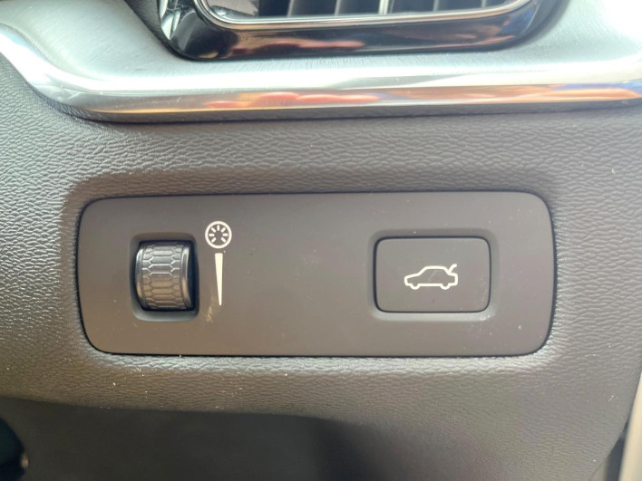 2018 Volvo XC60 LDA-UD4204TXC (UW-6a2390f63eb1b)[7]