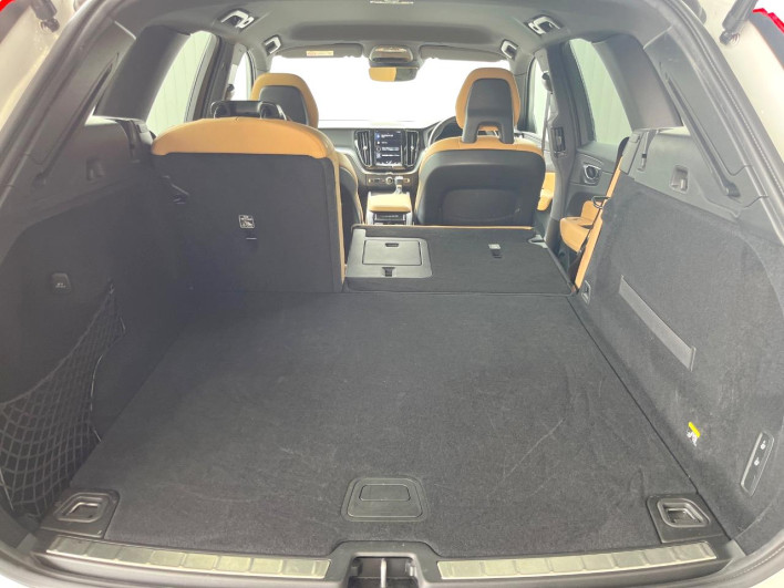 2018 Volvo XC60 LDA-UD4204TXC (UW-6a2390f63eb1b)[23]