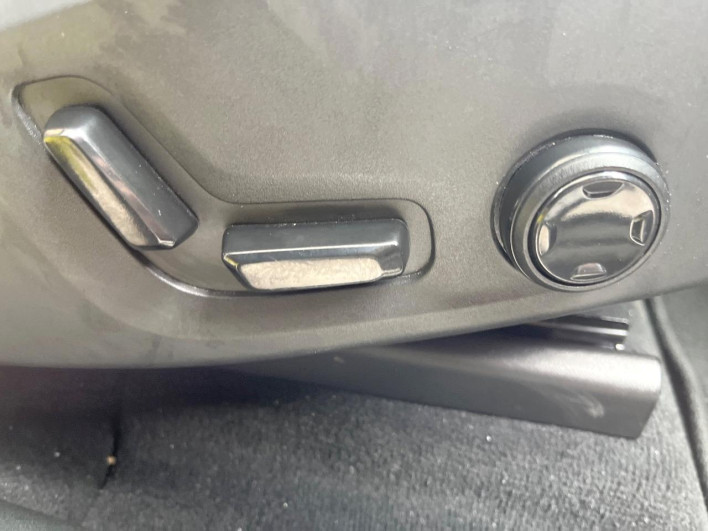 2018 Volvo XC60 LDA-UD4204TXC (UW-6a2390f63eb1b)[14]