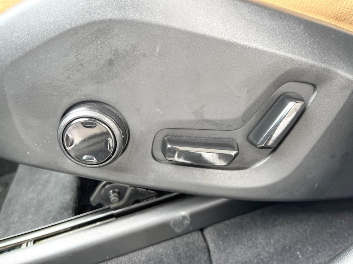 2018 Volvo XC60 LDA-UD4204TXC (UW-6a2390f63eb1b)[13]
