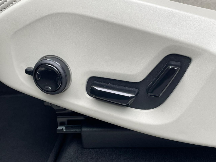 2021 Volvo XC60 5AA-UB420TXCM (UW-6a2390f688d40)[21]
