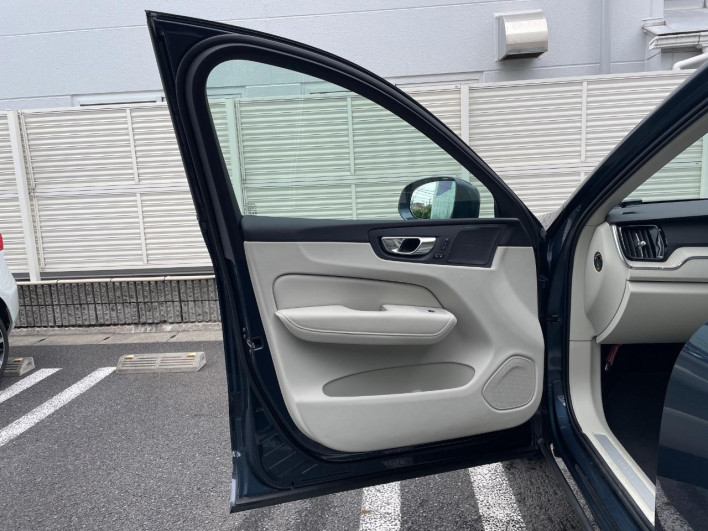 2021 Volvo XC60 5AA-UB420TXCM (UW-6a2390f688d40)[19]