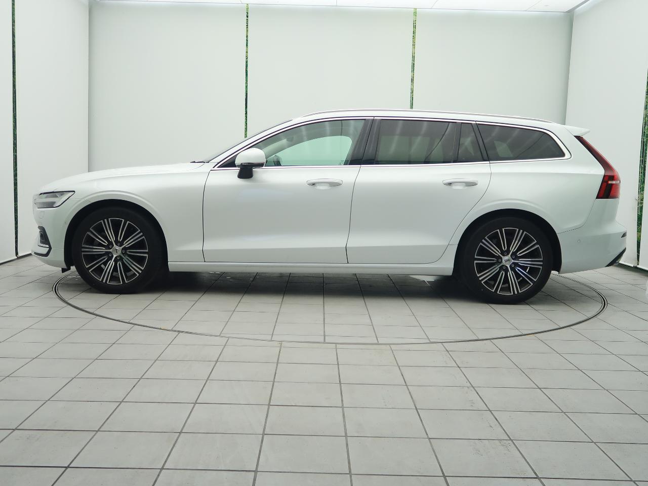 2019 Volvo V60 DBA-ZB420