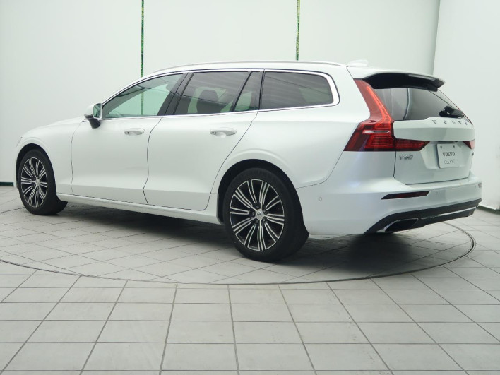 2019 Volvo V60 DBA-ZB420 (UW-6a2390f7aa5ce)[1]