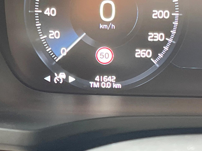2019 Volvo V60 DBA-ZB420 (UW-6a2390f7dbd66)[2]