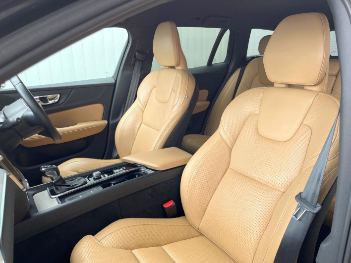 2019 Volvo V60 DBA-ZB420 (UW-6a2390f7dbd66)[10]