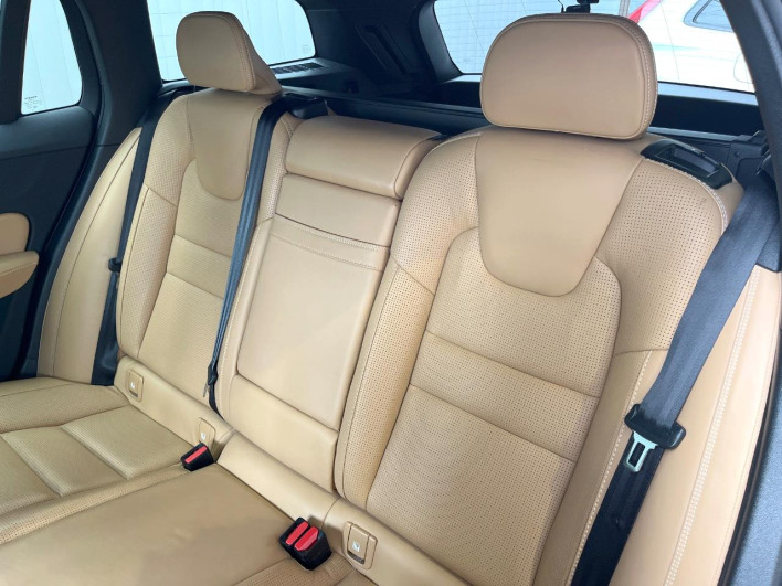 2019 Volvo V60 DBA-ZB420 (UW-6a2390f7dbd66)[9]