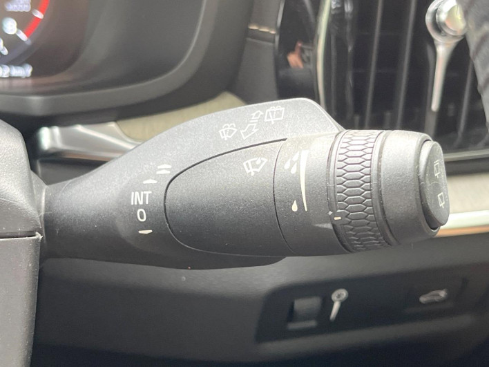 2019 Volvo V60 DBA-ZB420 (UW-6a2390f7dbd66)[17]