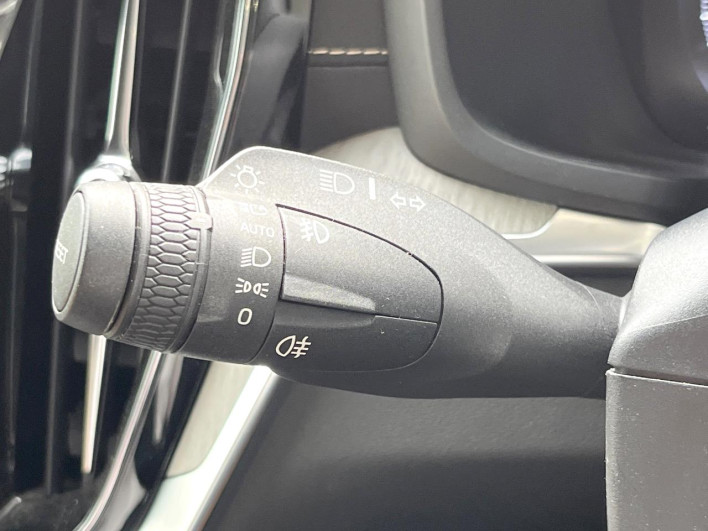 2019 Volvo V60 DBA-ZB420 (UW-6a2390f7dbd66)[16]