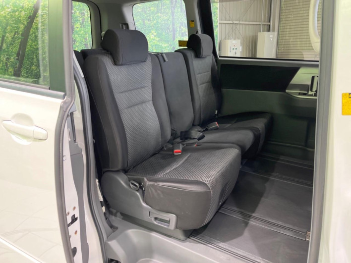 2007 Toyota Noah DBA-ZRR70W (UW-6a23910006faa)[7]