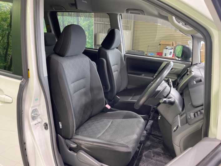 2007 Toyota Noah DBA-ZRR70W (UW-6a23910006faa)[6]