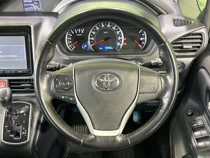 2014 Toyota Voxy DBA-ZRR80W (UW-6a23910201aa0)[28]