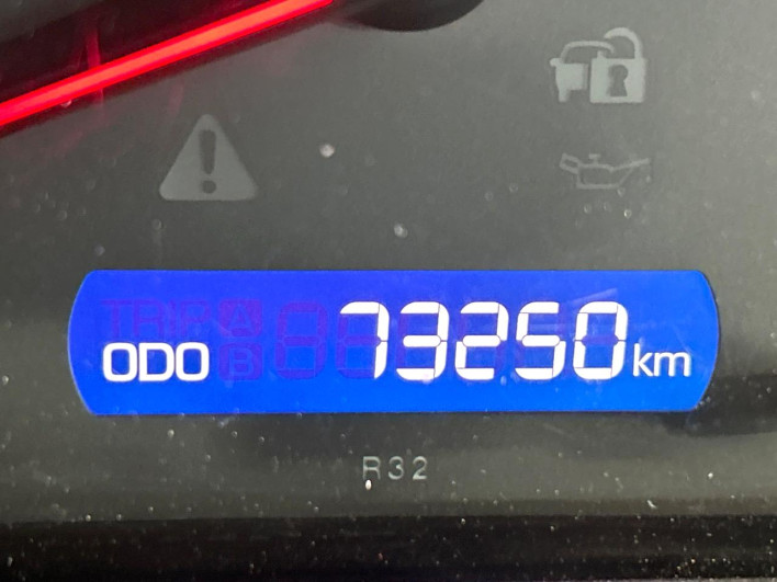 2014 Toyota Voxy DBA-ZRR80W (UW-6a23910201aa0)[2]