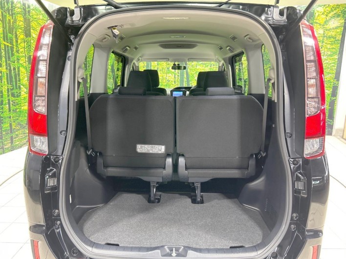 2015 Toyota Noah DBA-ZRR80G (UW-6a23910231867)[26]