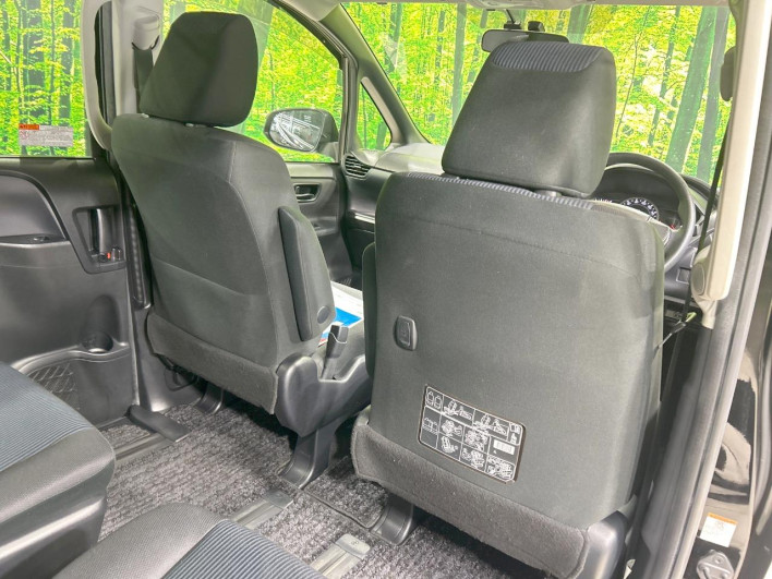 2015 Toyota Noah DBA-ZRR80G (UW-6a23910231867)[27]