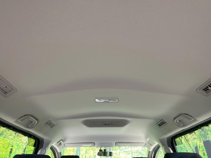 2015 Toyota Noah DBA-ZRR80G (UW-6a23910231867)[24]
