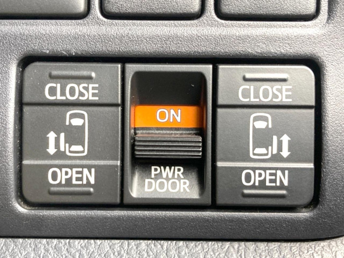 2016 Toyota Noah DBA-ZRR80W (UW-6a239103e7b5b)[7]