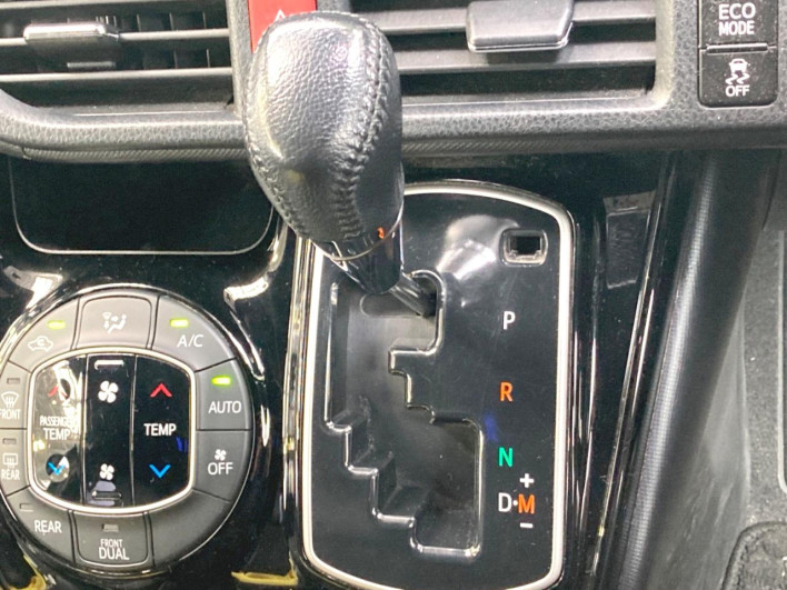 2016 Toyota Noah DBA-ZRR80W (UW-6a239103e7b5b)[14]