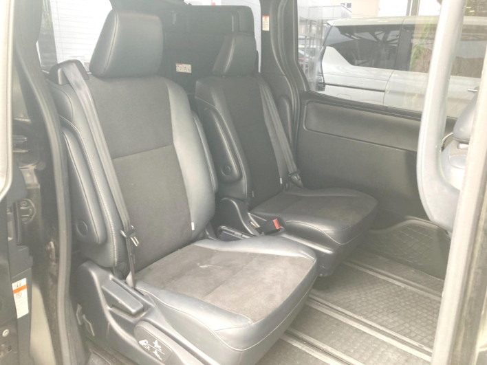2016 Toyota Noah DBA-ZRR80W (UW-6a239103e7b5b)[23]