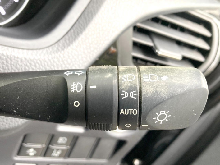 2016 Toyota Noah DBA-ZRR80W (UW-6a239103e7b5b)[9]
