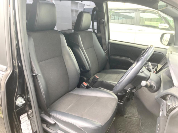 2016 Toyota Noah DBA-ZRR80W (UW-6a239103e7b5b)[21]