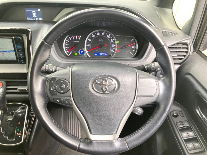 2016 Toyota Noah DBA-ZRR80W (UW-6a239103e7b5b)[27]