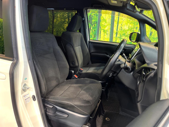 2018 Toyota Noah DBA-ZRR80G (UW-6a2391073c78b)[26]
