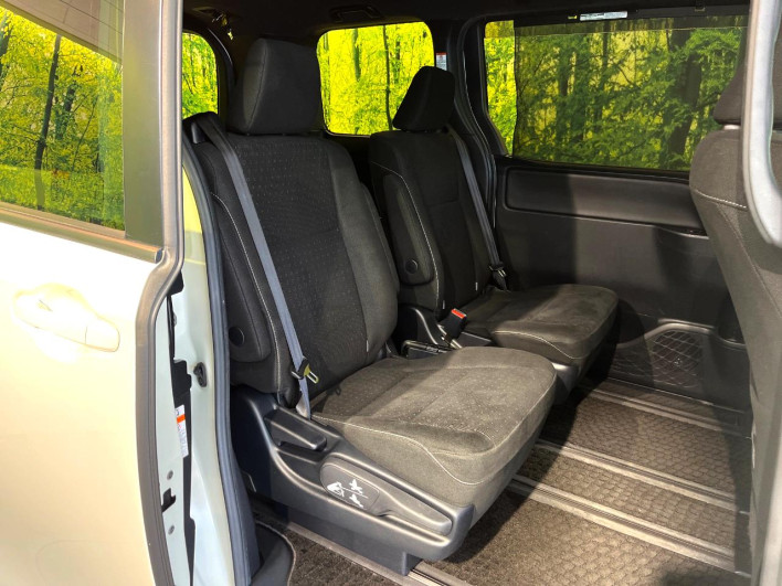 2018 Toyota Noah DBA-ZRR80G (UW-6a2391073c78b)[28]