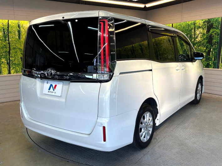 2018 Toyota Noah DBA-ZRR80G (UW-6a2391073c78b)[12]