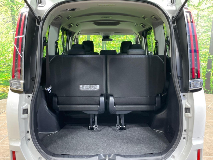 2020 Toyota Noah DBA-ZRR80G (UW-6a23910b587af)[24]