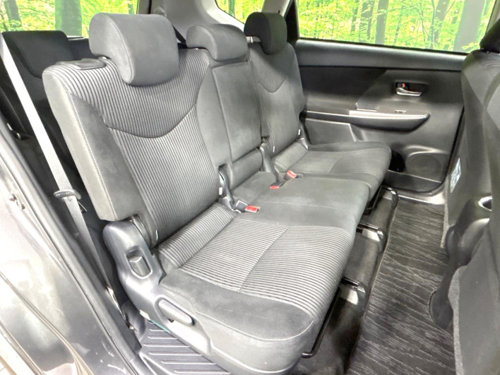 2015 Toyota Prius α DAA-ZVW40W (UW-6a23911b18fac)[9]