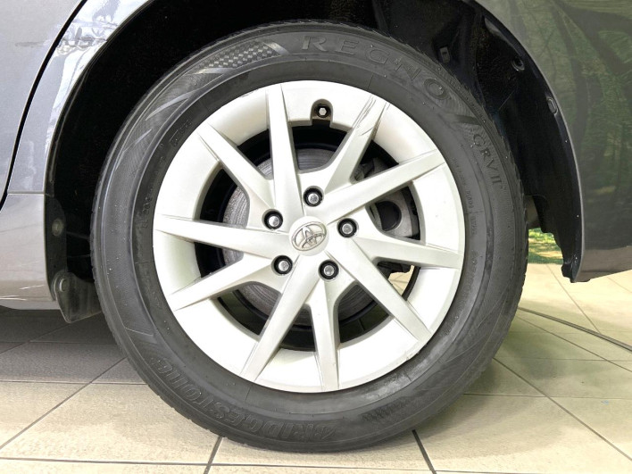 2015 Toyota Prius α DAA-ZVW40W (UW-6a23911b18fac)[15]
