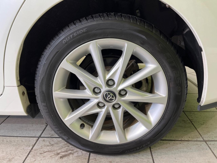 2015 Toyota Prius α DAA-ZVW41W (UW-6a23911c2e5ed)[8]