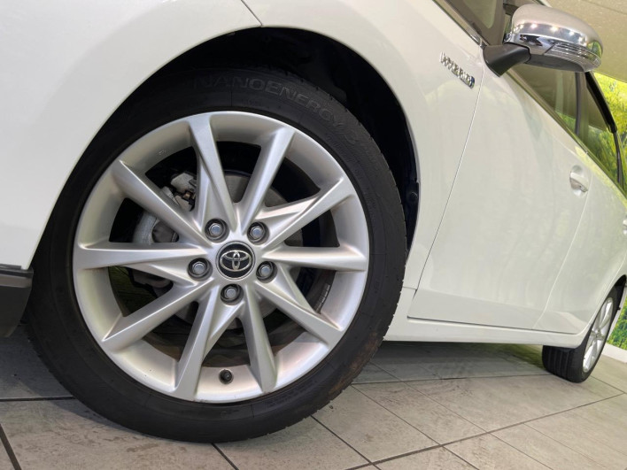2015 Toyota Prius α DAA-ZVW41W (UW-6a23911c2e5ed)[6]