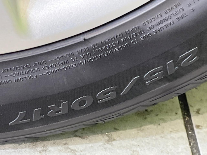 2015 Toyota Prius α DAA-ZVW41W (UW-6a23911c2e5ed)[10]