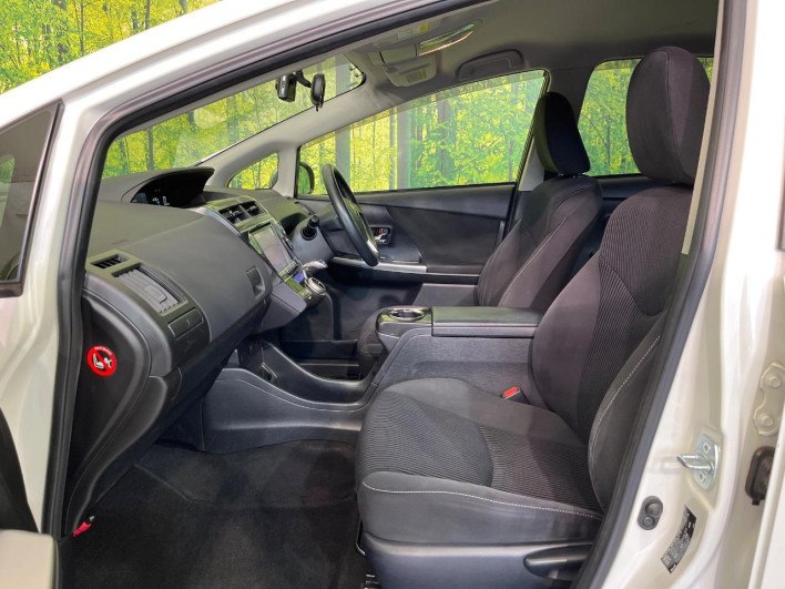 2015 Toyota Prius α DAA-ZVW41W (UW-6a23911c2e5ed)[17]