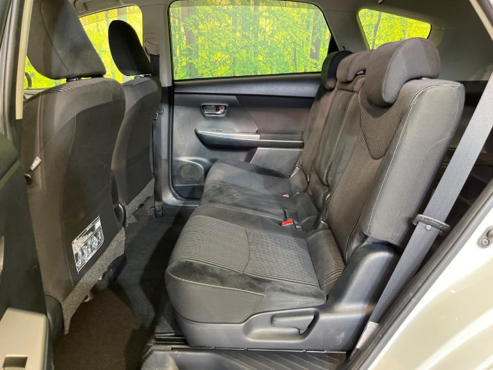 2015 Toyota Prius α DAA-ZVW41W (UW-6a23911c2e5ed)[16]