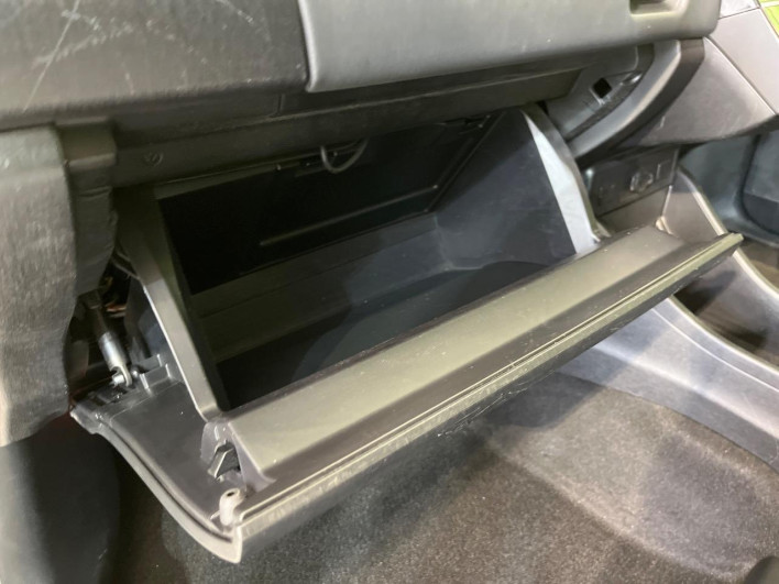 2015 Toyota Prius α DAA-ZVW41W (UW-6a23911c2e5ed)[18]