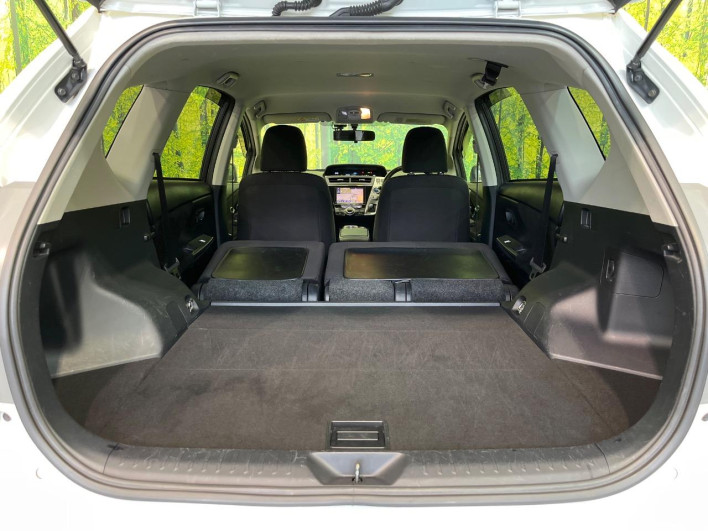 2015 Toyota Prius α DAA-ZVW41W (UW-6a23911c2e5ed)[23]