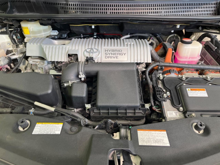 2015 Toyota Prius α DAA-ZVW41W (UW-6a23911c2e5ed)[5]