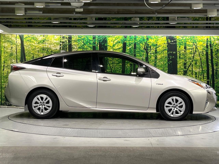 2017 Toyota Prius DAA-ZVW50 (UW-6a23911cd4d34)[8]